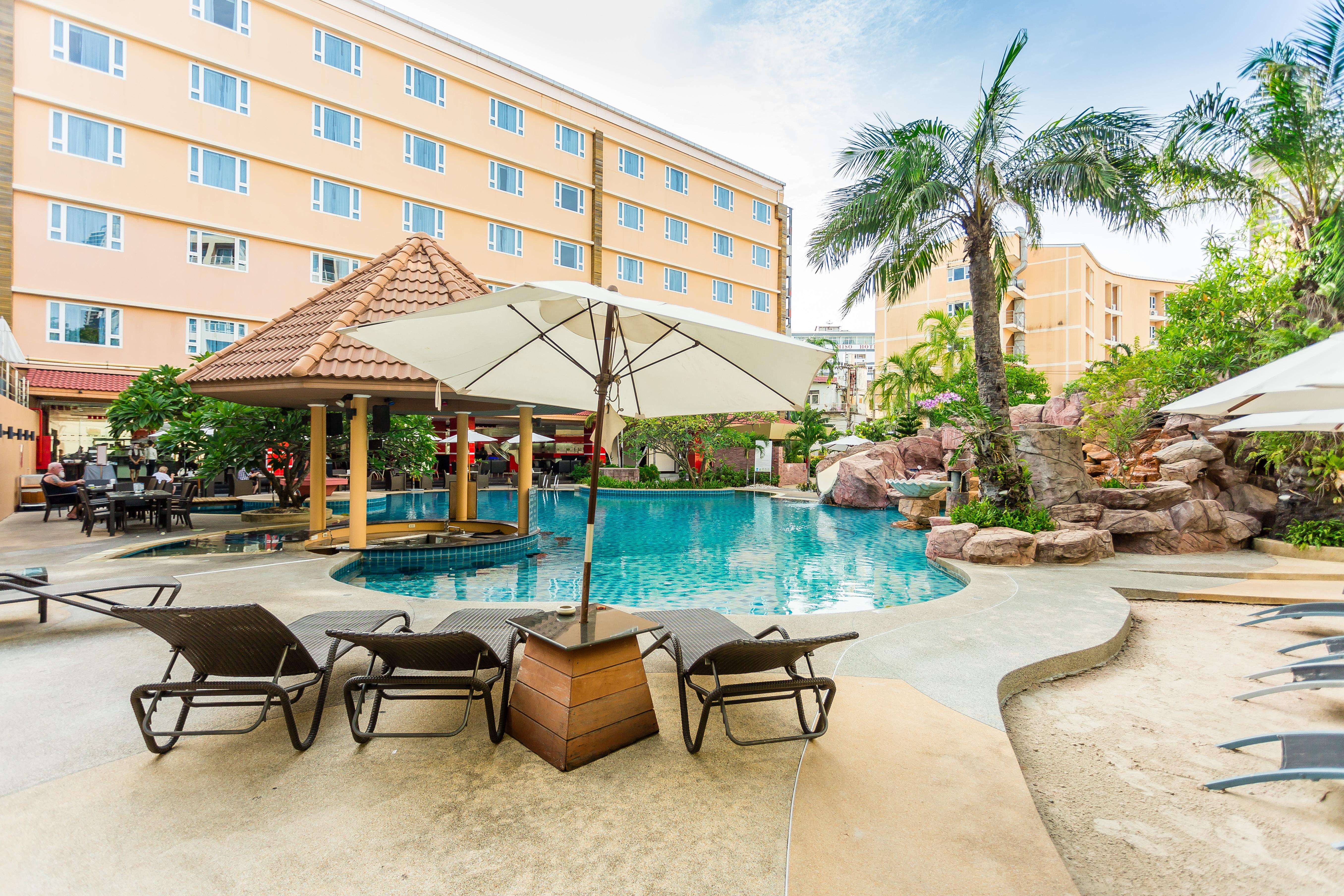 Nova Platinum Hotel Pattaya Buitenkant foto